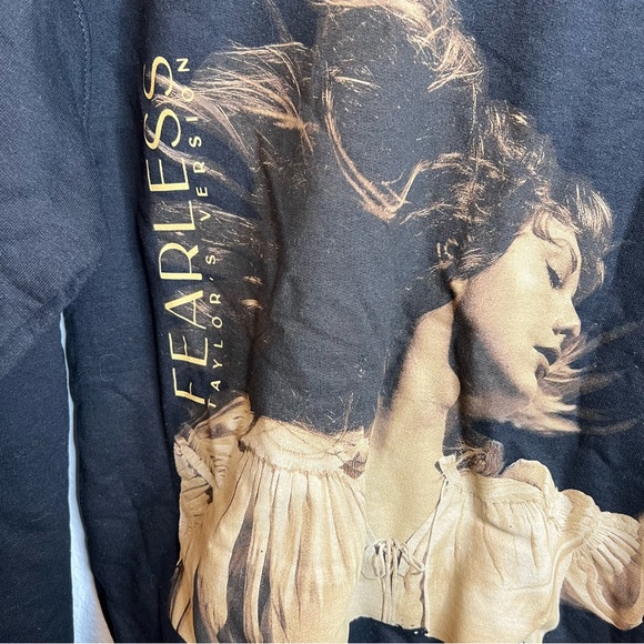 Taylor Swift Merch Fearless Taylor’s Version Sweatshirt Small - Picture 3 of 4